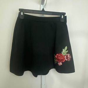 Joe B woman embroidered flower skater mini black skirt size small